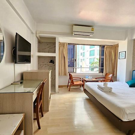Crown Bts Nana Hotel Банкок Екстериор снимка