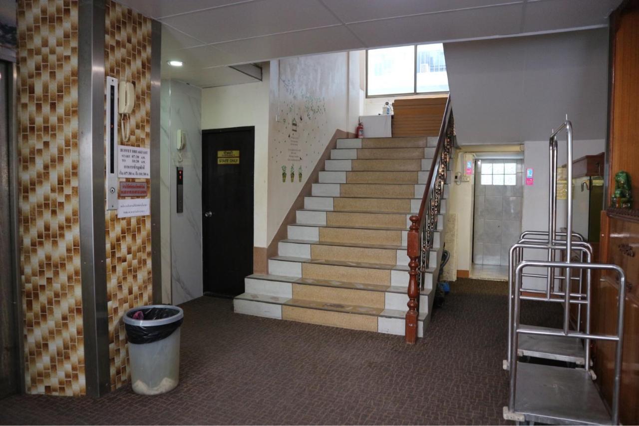 Crown Bts Nana Hotel Банкок Екстериор снимка