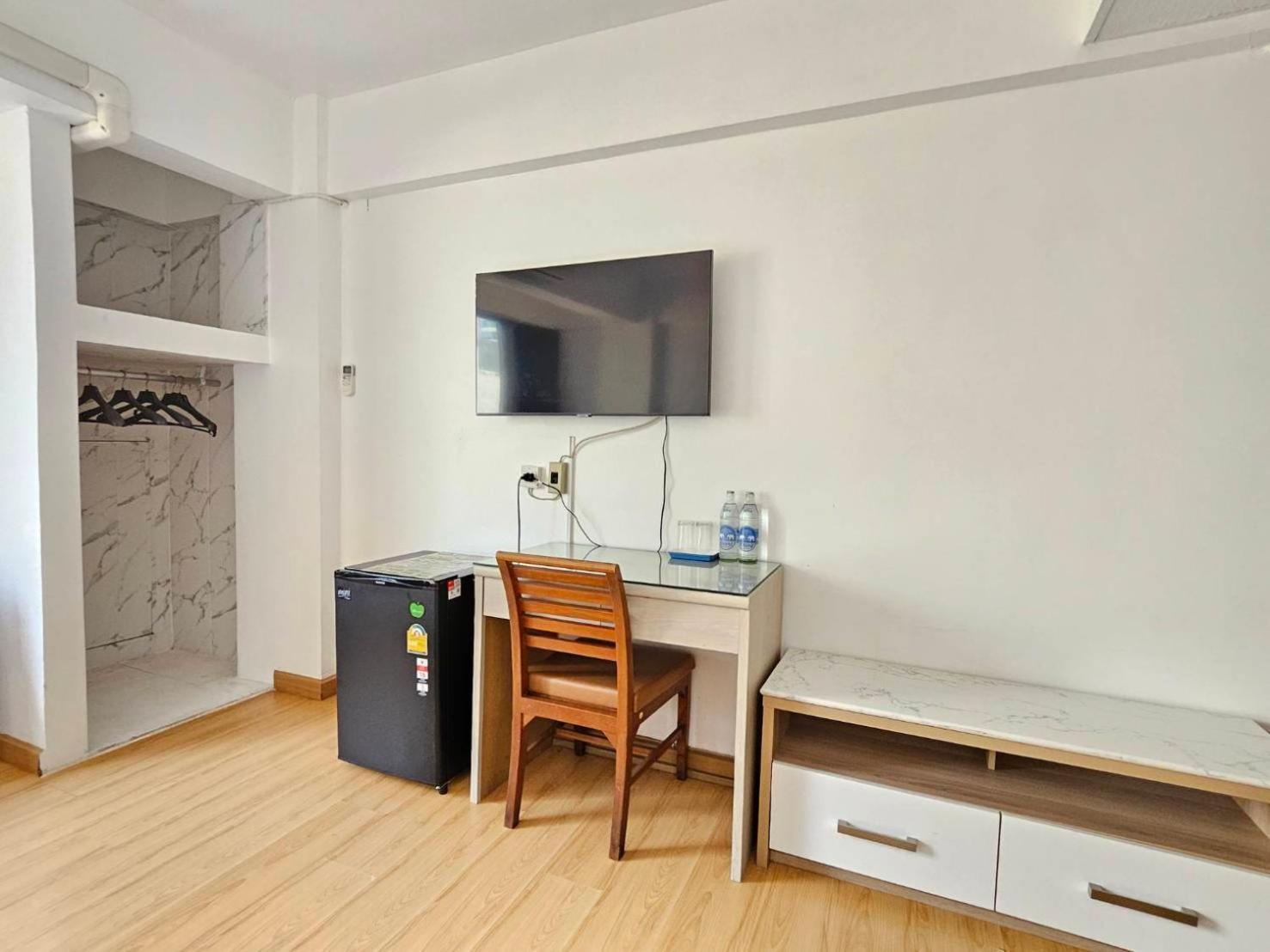 Crown Bts Nana Hotel Банкок Екстериор снимка