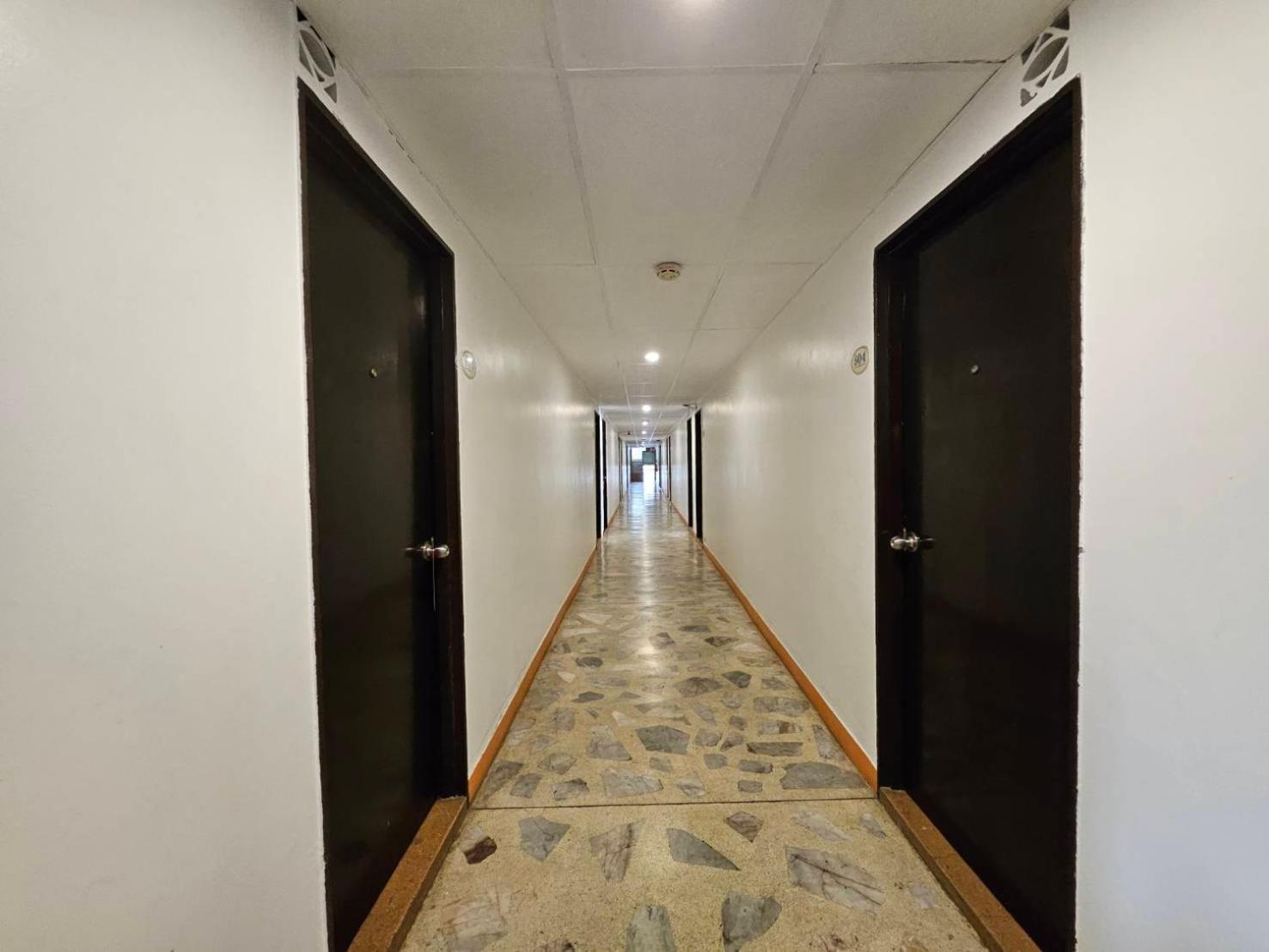 Crown Bts Nana Hotel Банкок Екстериор снимка