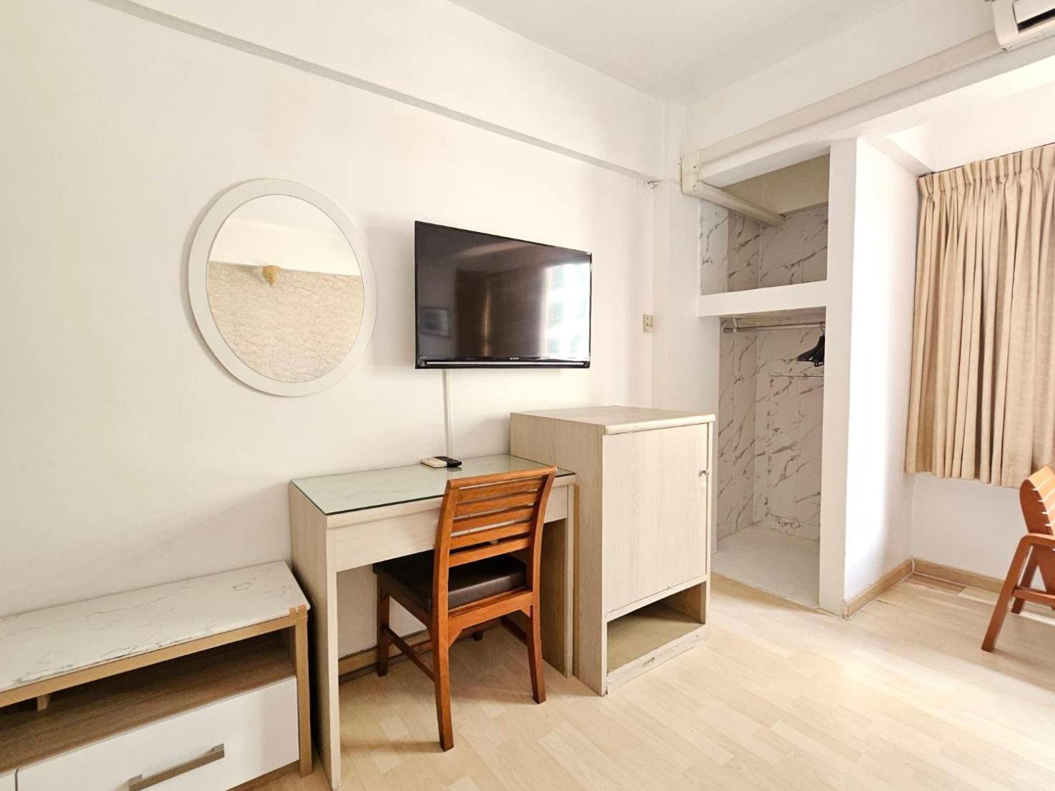 Crown Bts Nana Hotel Банкок Екстериор снимка