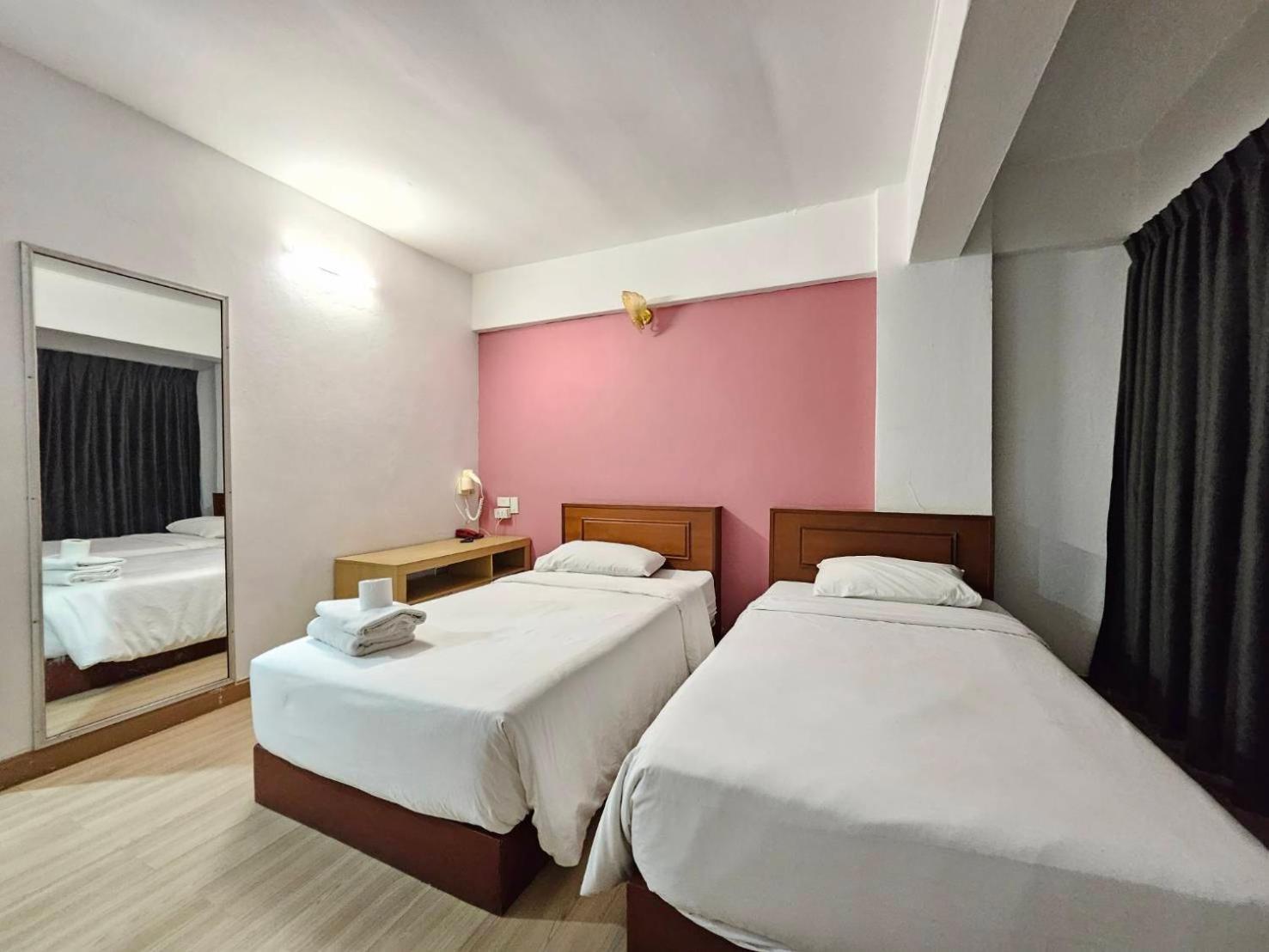 Crown Bts Nana Hotel Банкок Екстериор снимка