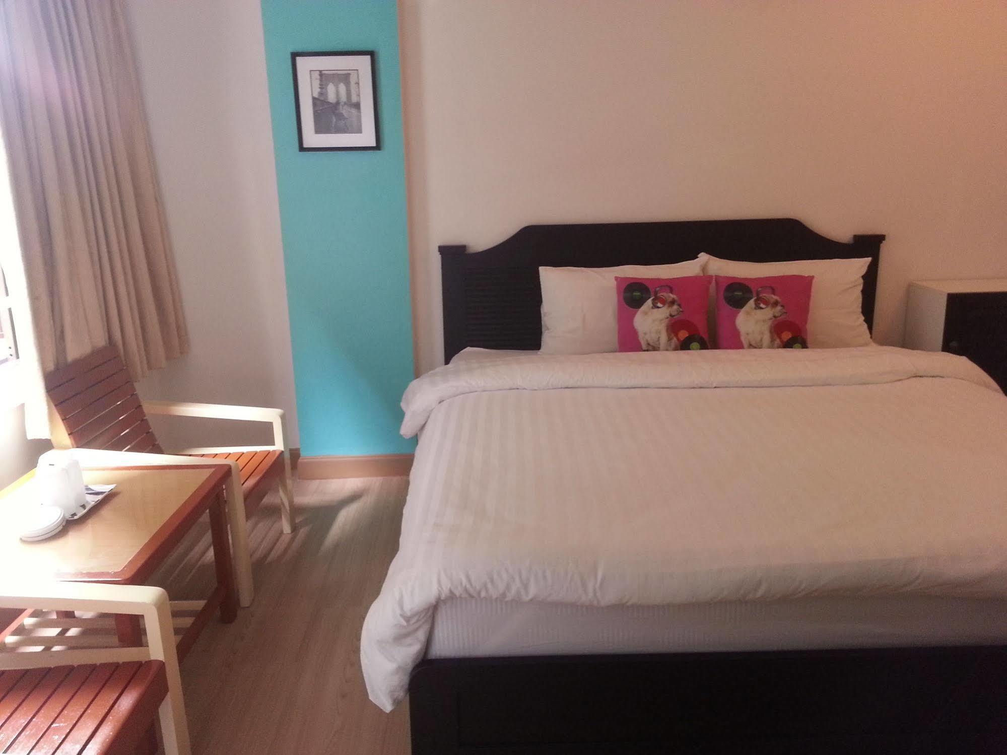 Crown Bts Nana Hotel Банкок Екстериор снимка