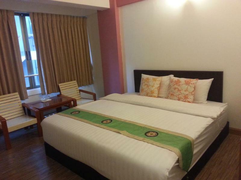 Crown Bts Nana Hotel Банкок Екстериор снимка