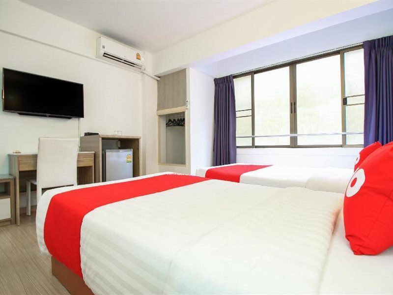 Crown Bts Nana Hotel Банкок Екстериор снимка